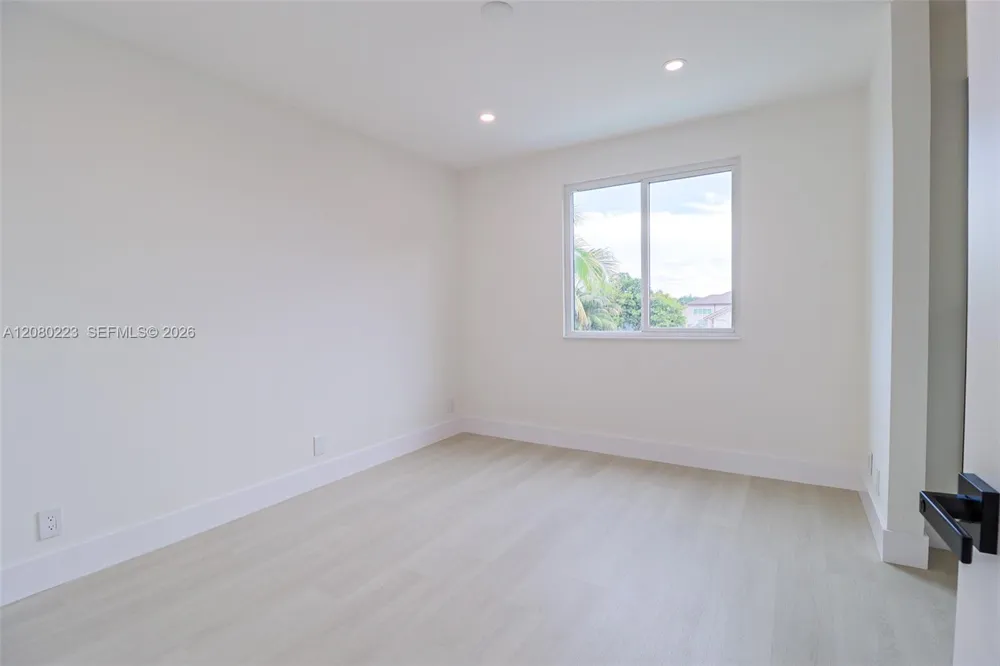 10262 SW 9th Ln Pembroke Pines, FL 33025