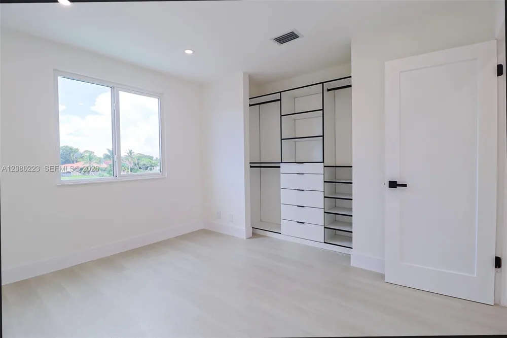 10262 SW 9th Ln Pembroke Pines, FL 33025