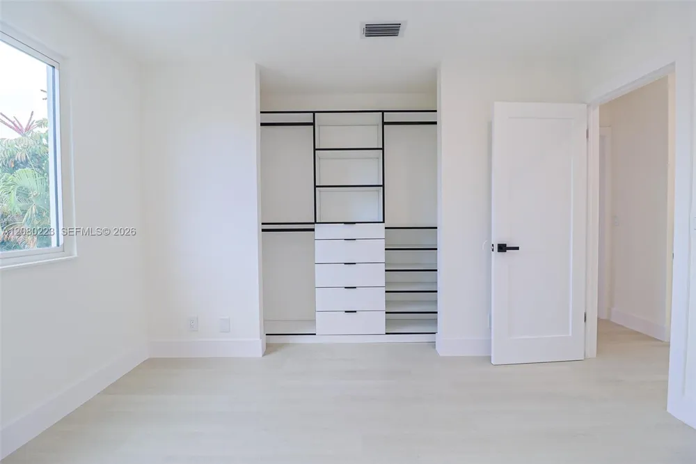 10262 SW 9th Ln Pembroke Pines, FL 33025