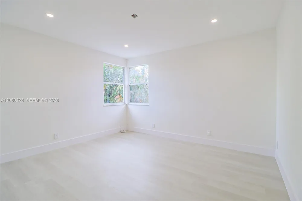 10262 SW 9th Ln Pembroke Pines, FL 33025