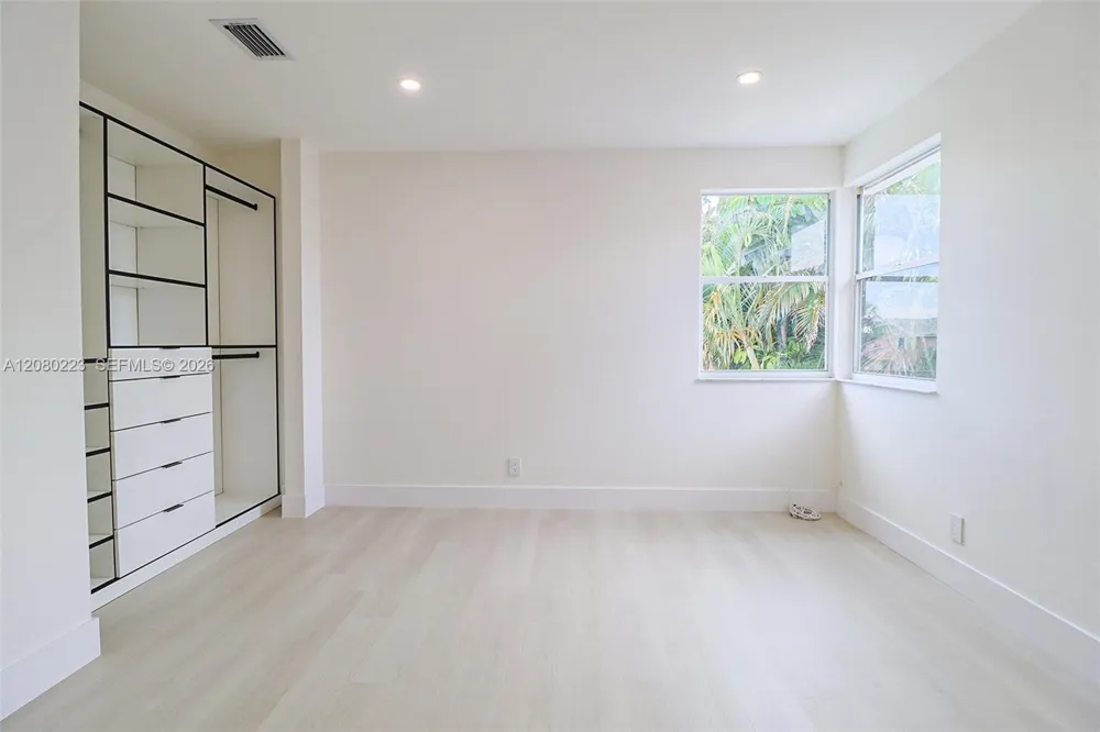 10262 SW 9th Ln Pembroke Pines, FL 33025