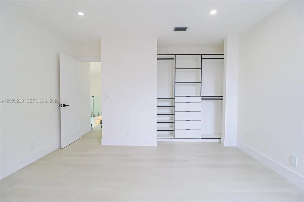 10262 SW 9th Ln Pembroke Pines, FL 33025