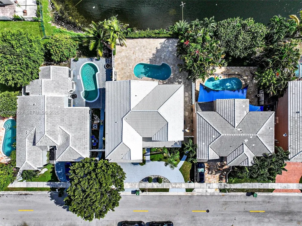 10262 SW 9th Ln Pembroke Pines, FL 33025