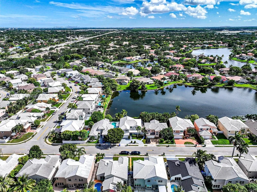 10262 SW 9th Ln Pembroke Pines, FL 33025