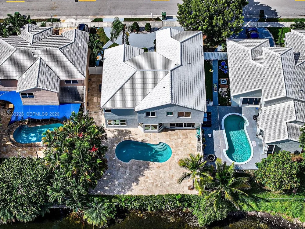 10262 SW 9th Ln Pembroke Pines, FL 33025