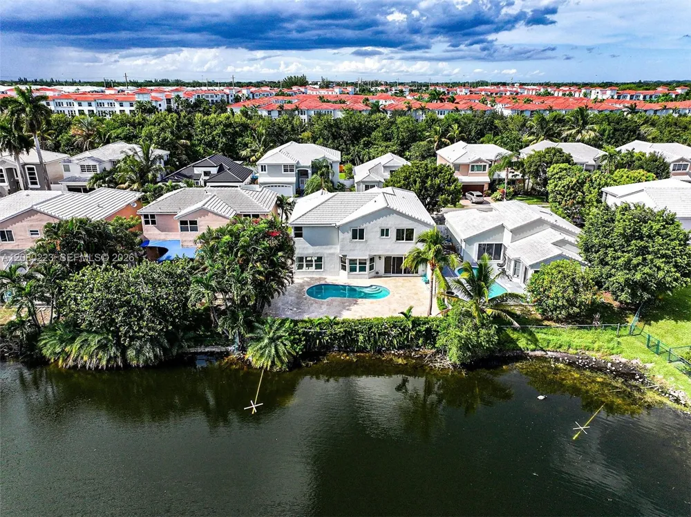 10262 SW 9th Ln Pembroke Pines, FL 33025