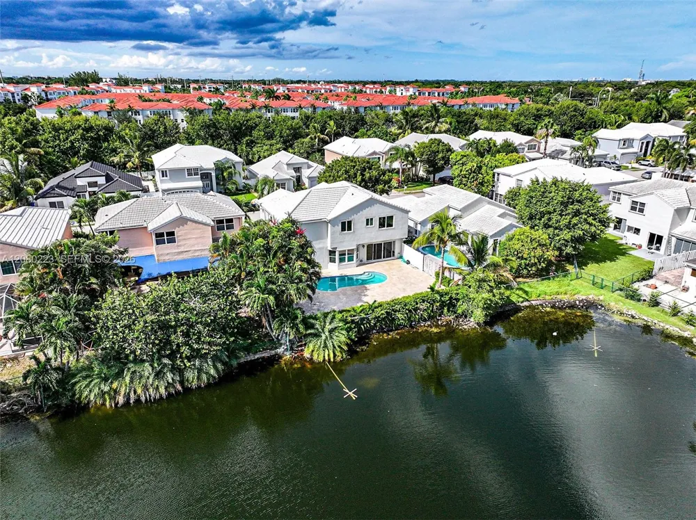 10262 SW 9th Ln Pembroke Pines, FL 33025