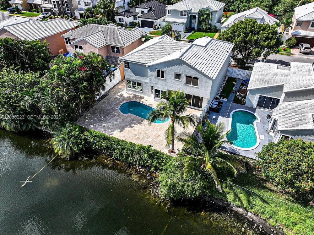 10262 SW 9th Ln Pembroke Pines, FL 33025