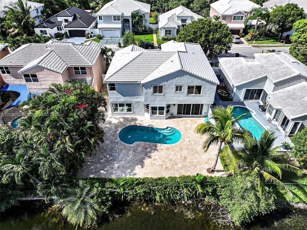 10262 SW 9th Ln Pembroke Pines, FL 33025