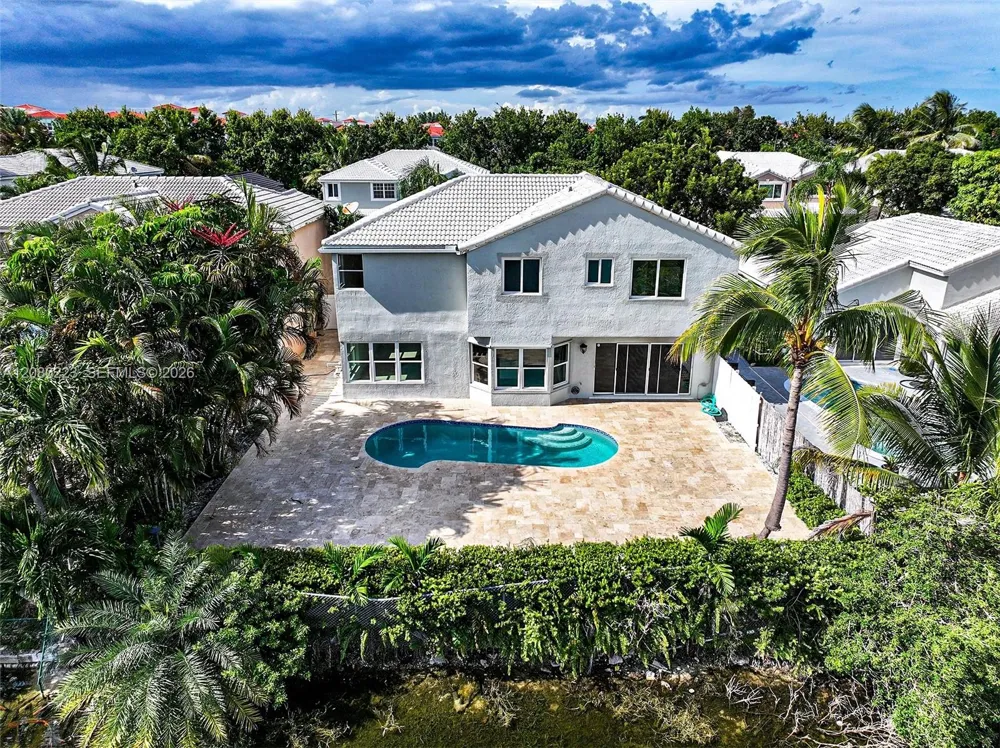 10262 SW 9th Ln Pembroke Pines, FL 33025