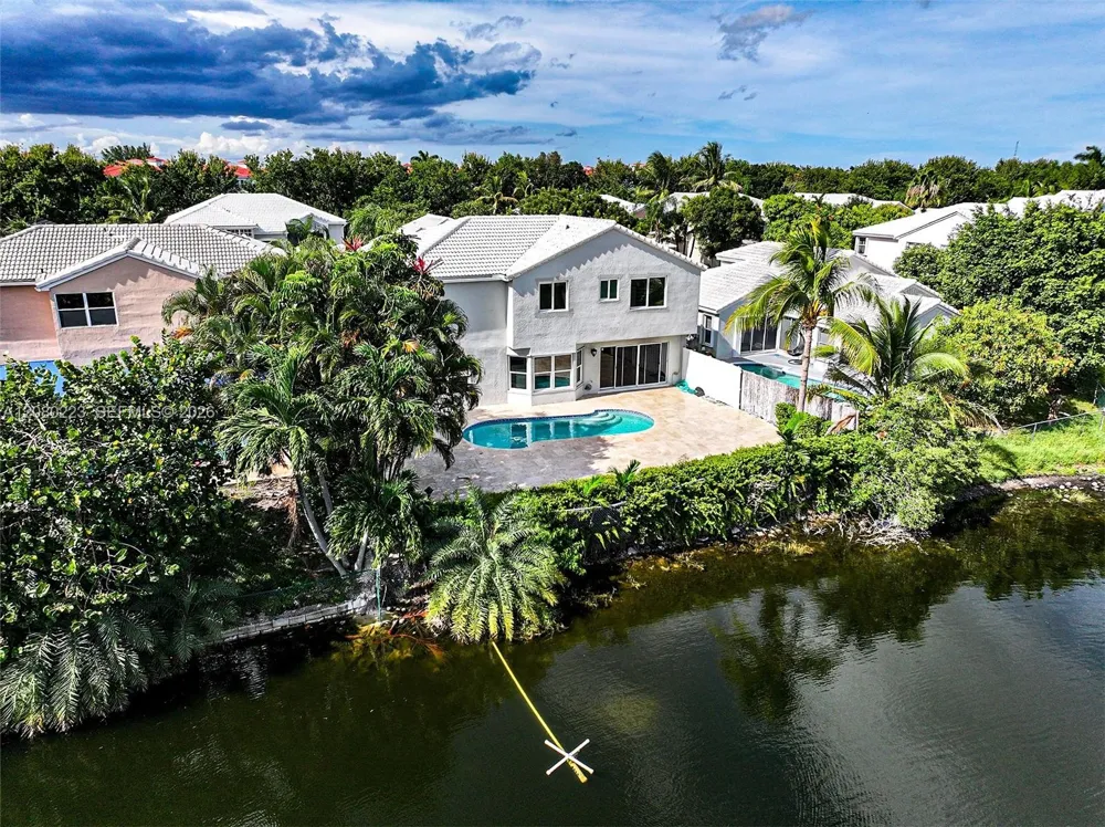 10262 SW 9th Ln Pembroke Pines, FL 33025