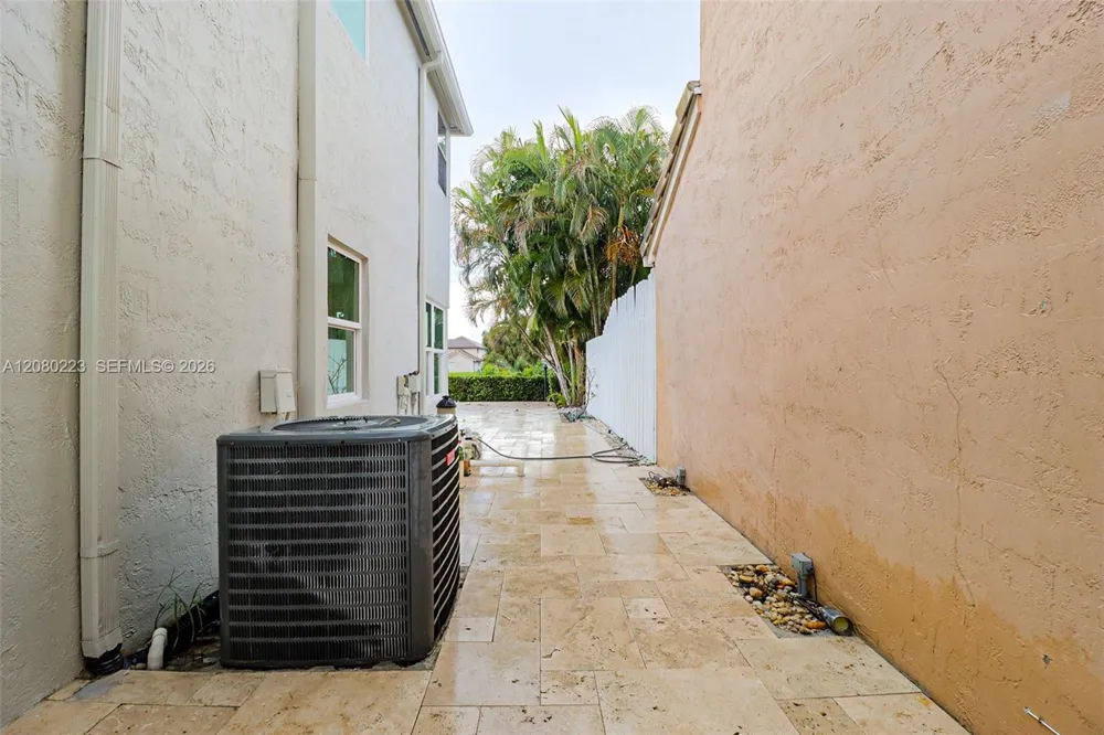 10262 SW 9th Ln Pembroke Pines, FL 33025