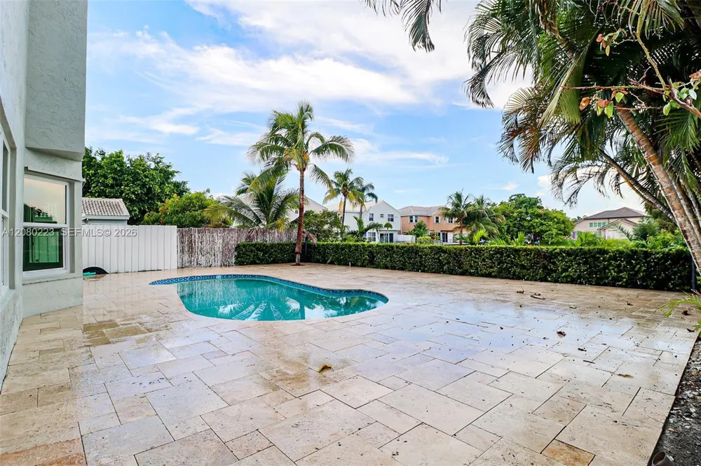 10262 SW 9th Ln Pembroke Pines, FL 33025