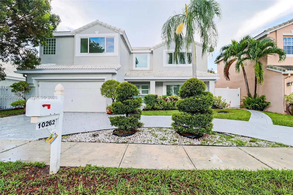 10262 SW 9th Ln Pembroke Pines, FL 33025