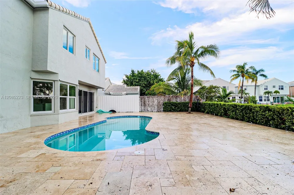 10262 SW 9th Ln Pembroke Pines, FL 33025