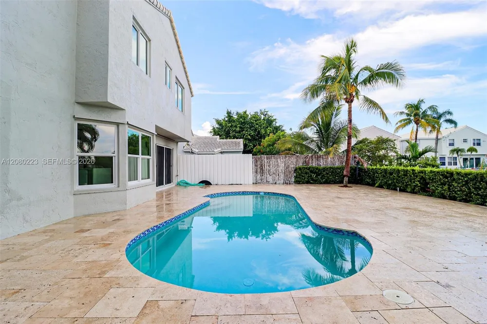 10262 SW 9th Ln Pembroke Pines, FL 33025