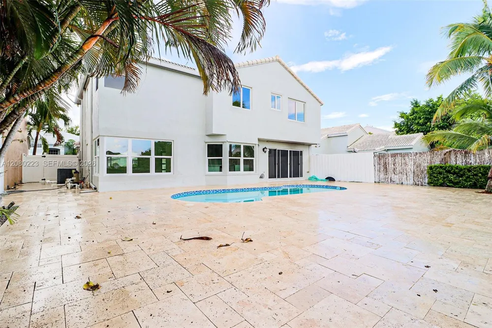 10262 SW 9th Ln Pembroke Pines, FL 33025