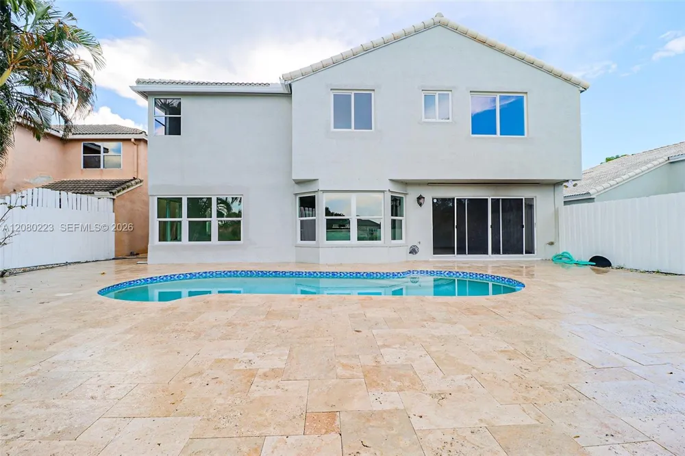 10262 SW 9th Ln Pembroke Pines, FL 33025