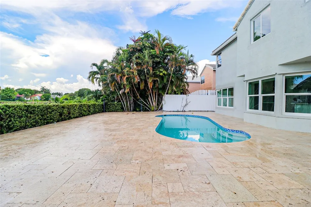 10262 SW 9th Ln Pembroke Pines, FL 33025