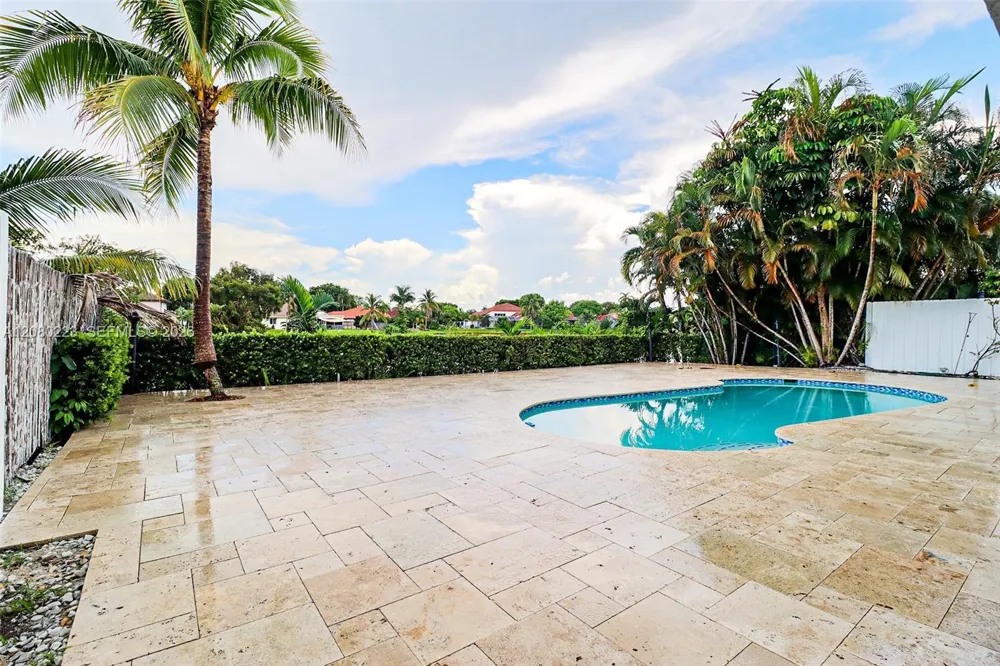 10262 SW 9th Ln Pembroke Pines, FL 33025