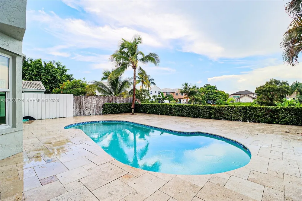 10262 SW 9th Ln Pembroke Pines, FL 33025