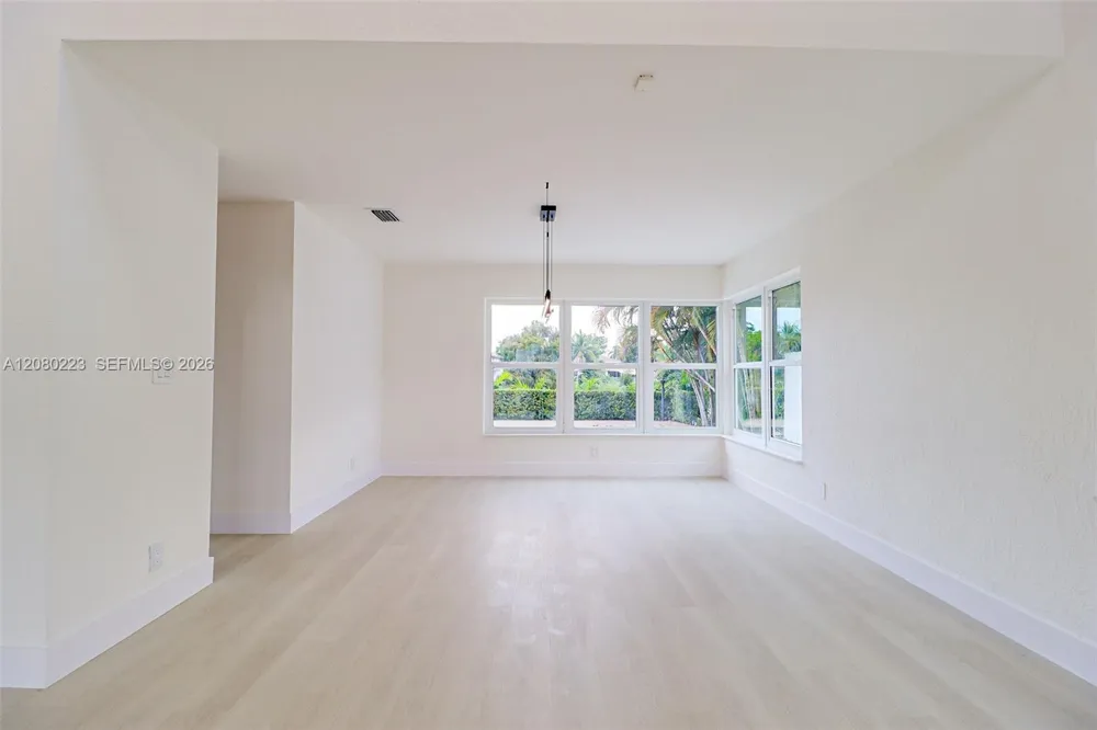 10262 SW 9th Ln Pembroke Pines, FL 33025
