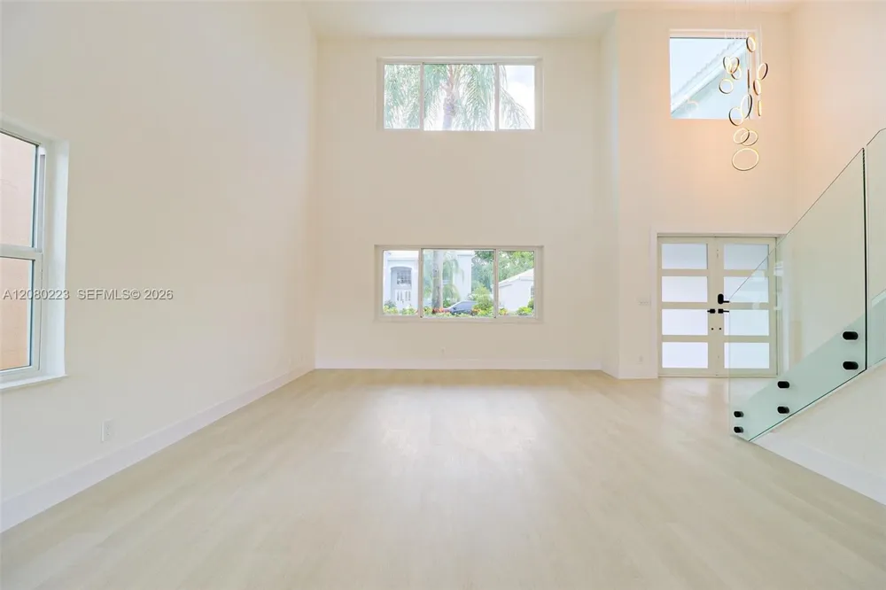 10262 SW 9th Ln Pembroke Pines, FL 33025