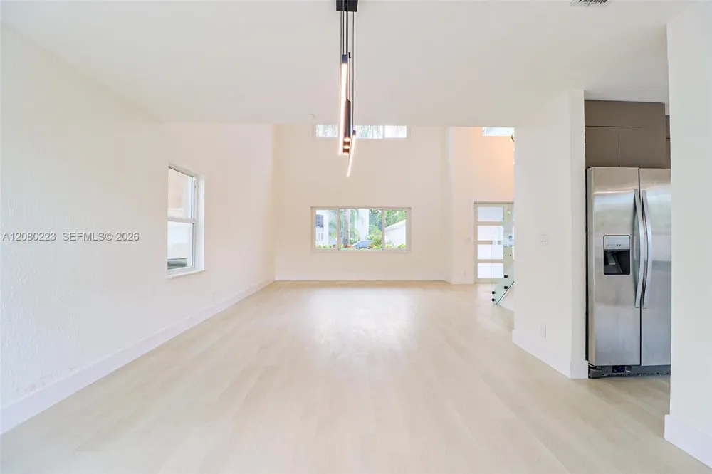10262 SW 9th Ln Pembroke Pines, FL 33025