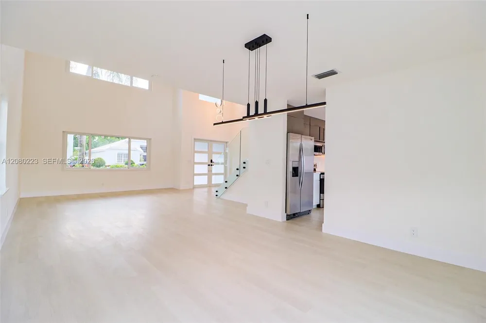 10262 SW 9th Ln Pembroke Pines, FL 33025