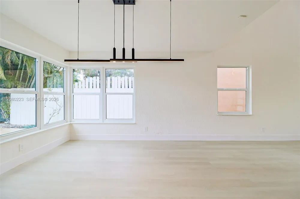 10262 SW 9th Ln Pembroke Pines, FL 33025