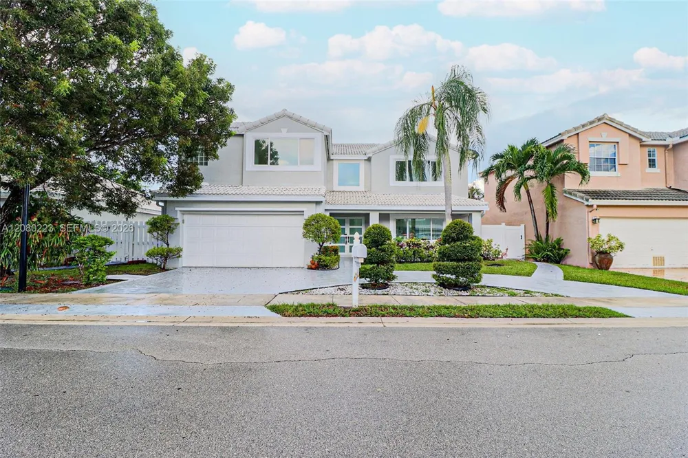 10262 SW 9th Ln Pembroke Pines, FL 33025