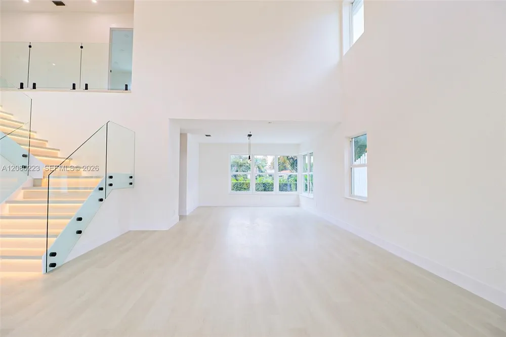 10262 SW 9th Ln Pembroke Pines, FL 33025