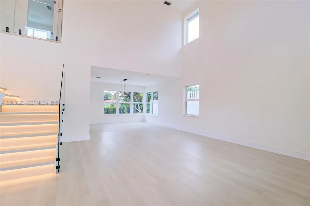 10262 SW 9th Ln Pembroke Pines, FL 33025