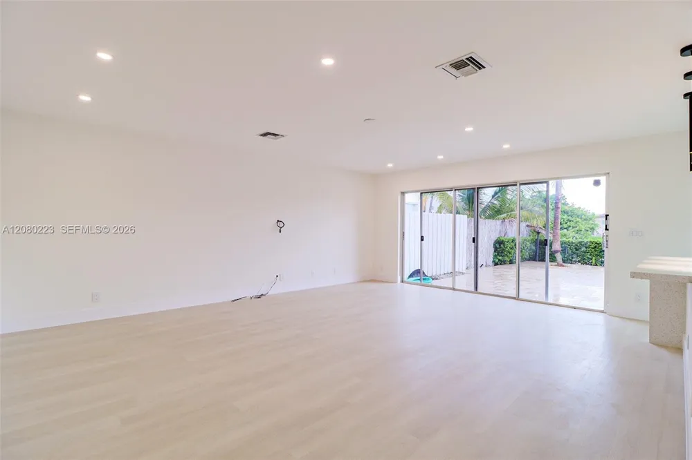10262 SW 9th Ln Pembroke Pines, FL 33025