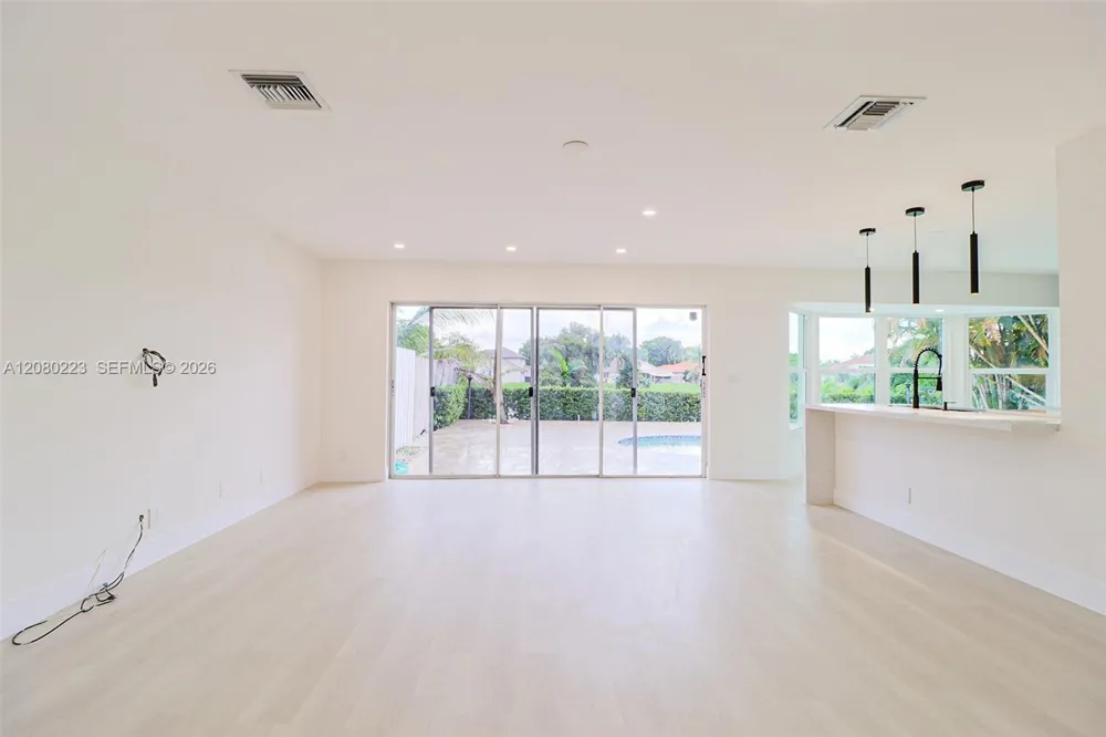 10262 SW 9th Ln Pembroke Pines, FL 33025