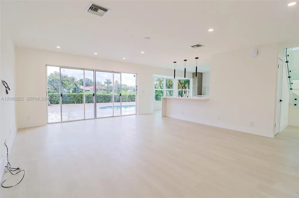 10262 SW 9th Ln Pembroke Pines, FL 33025