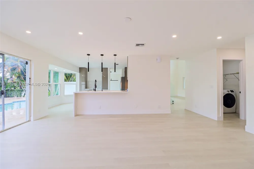 10262 SW 9th Ln Pembroke Pines, FL 33025