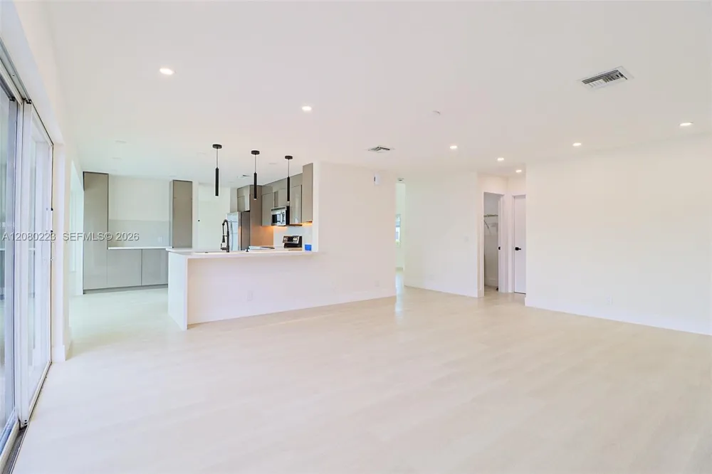 10262 SW 9th Ln Pembroke Pines, FL 33025