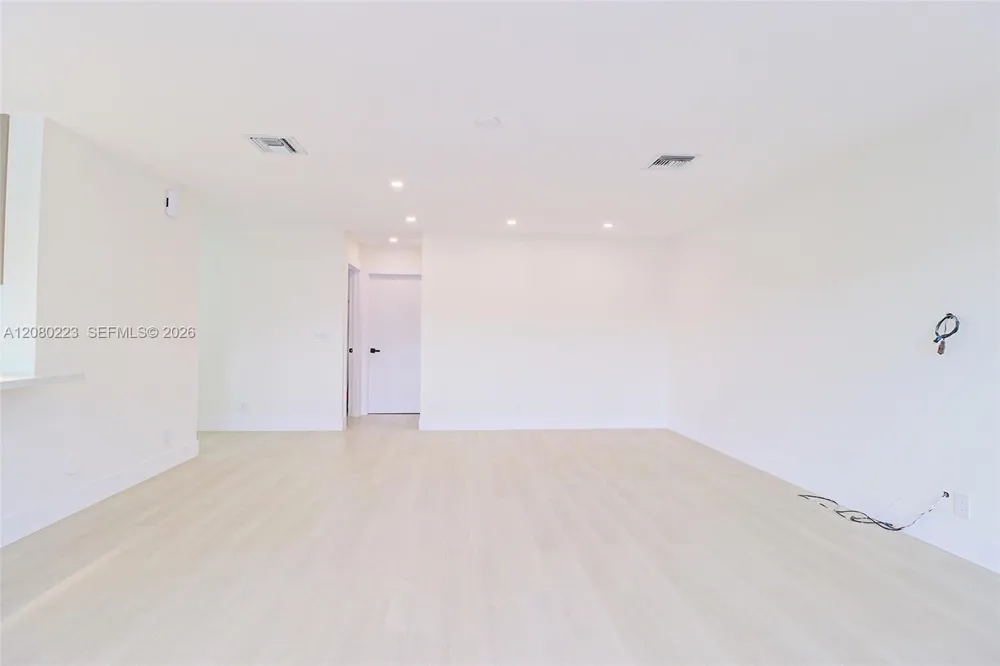 10262 SW 9th Ln Pembroke Pines, FL 33025