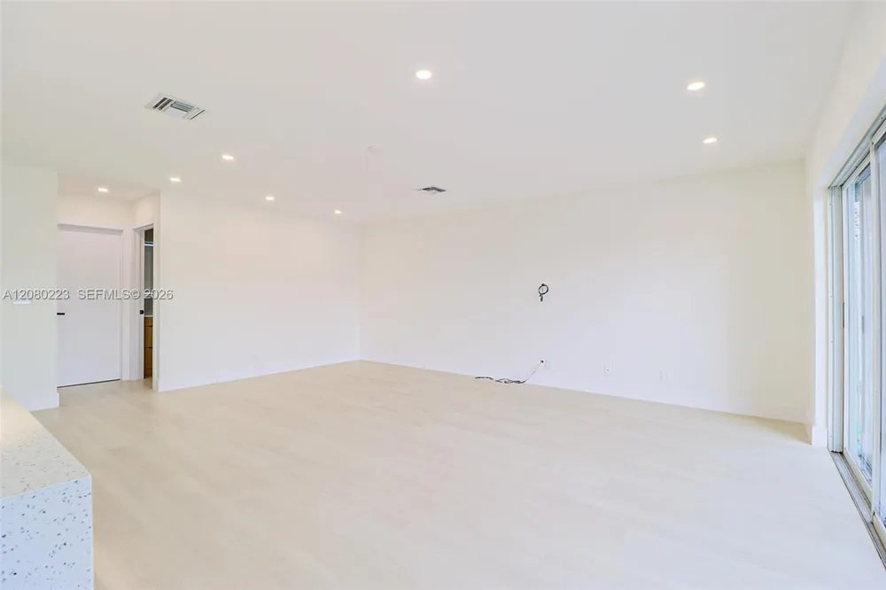 10262 SW 9th Ln Pembroke Pines, FL 33025