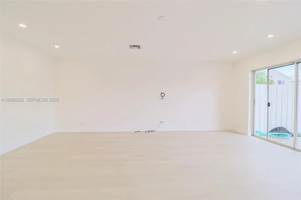10262 SW 9th Ln Pembroke Pines, FL 33025