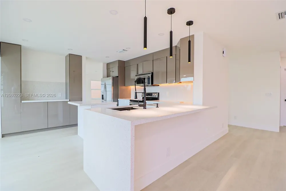 10262 SW 9th Ln Pembroke Pines, FL 33025