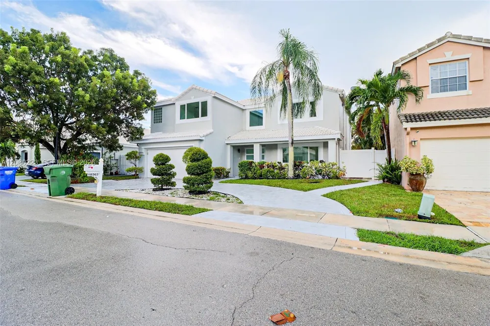 10262 SW 9th Ln Pembroke Pines, FL 33025