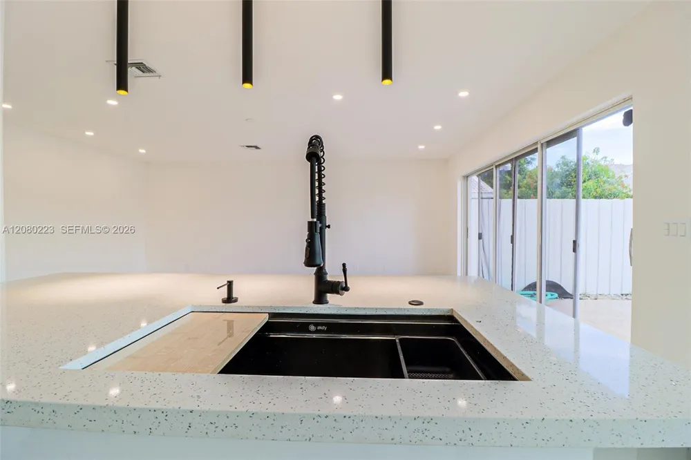 10262 SW 9th Ln Pembroke Pines, FL 33025