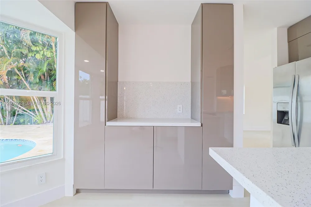 10262 SW 9th Ln Pembroke Pines, FL 33025