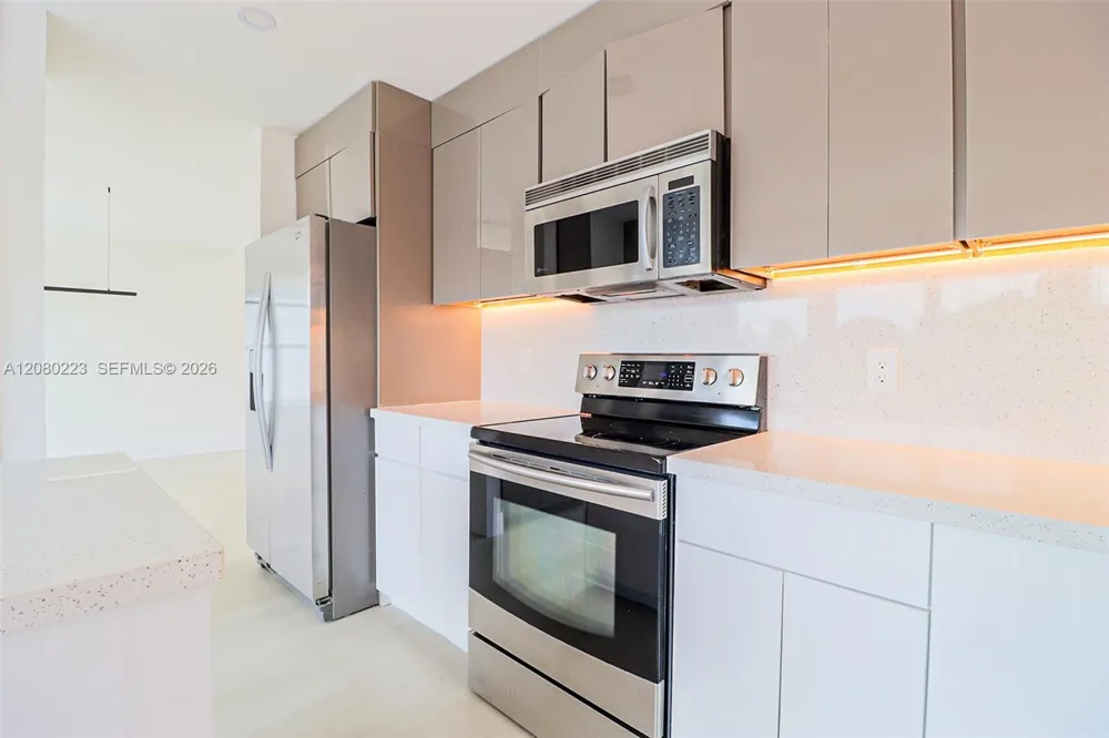10262 SW 9th Ln Pembroke Pines, FL 33025