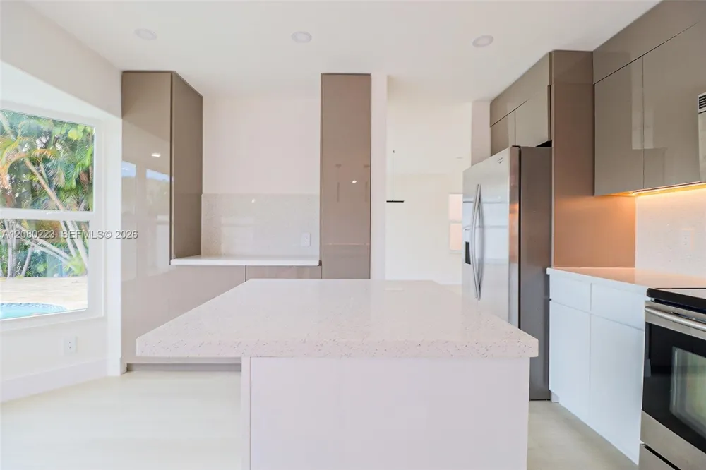 10262 SW 9th Ln Pembroke Pines, FL 33025