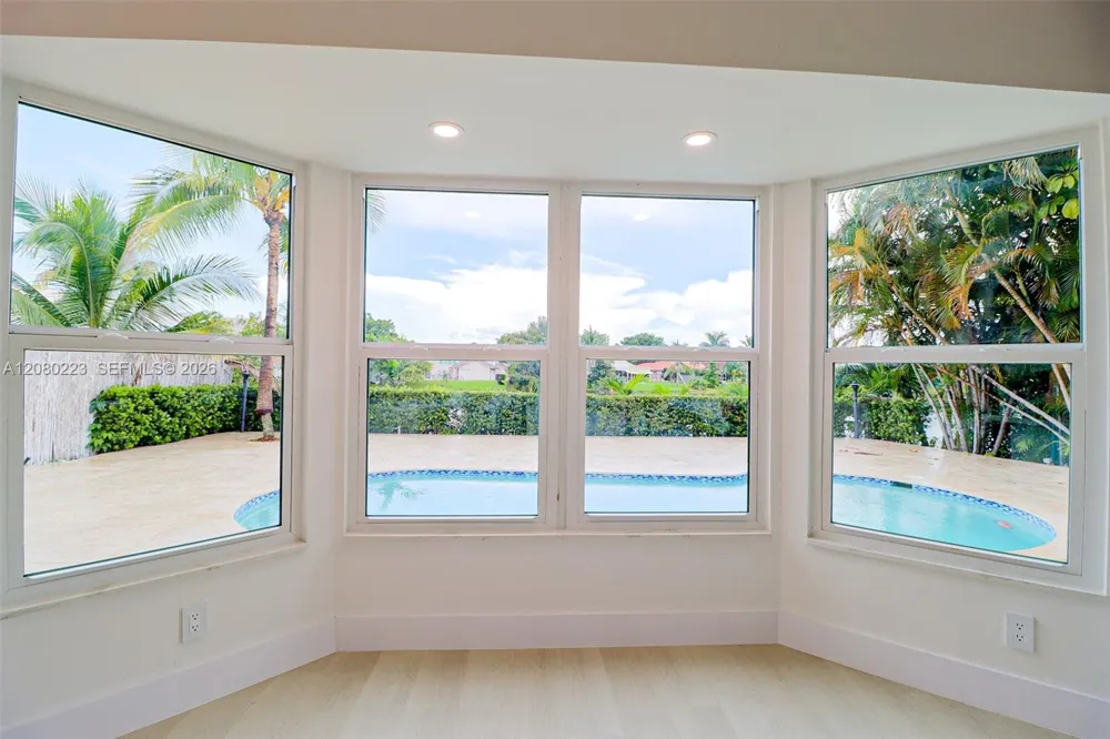10262 SW 9th Ln Pembroke Pines, FL 33025