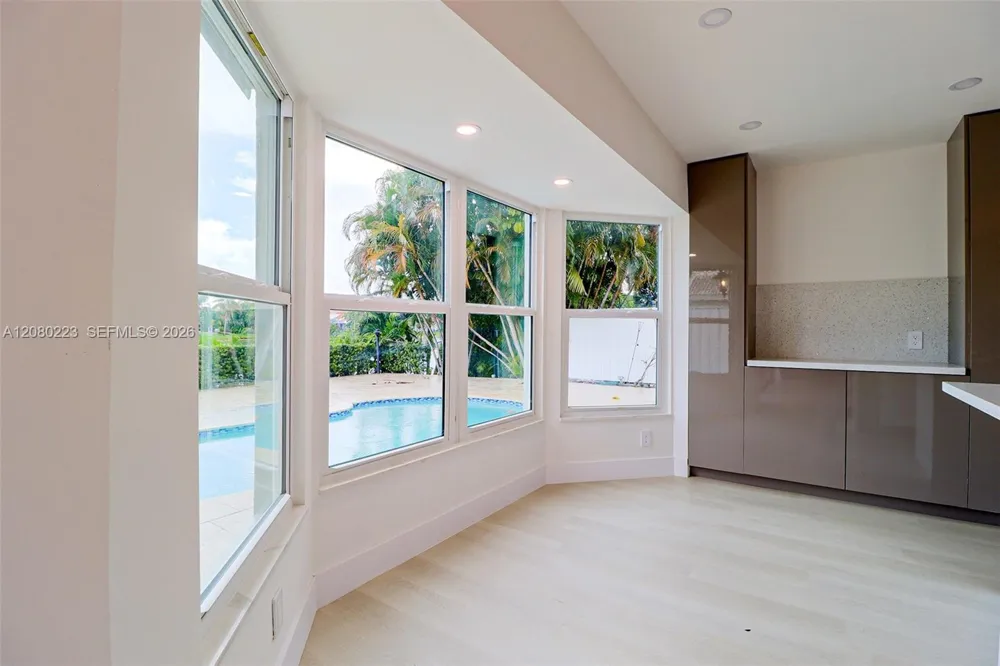 10262 SW 9th Ln Pembroke Pines, FL 33025