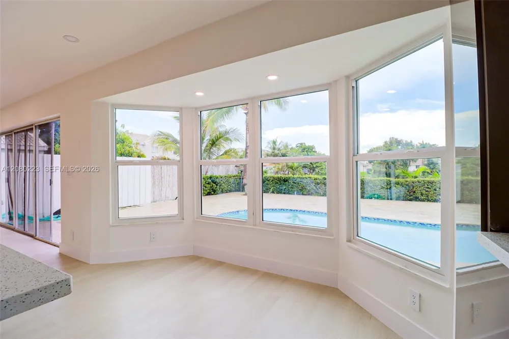 10262 SW 9th Ln Pembroke Pines, FL 33025